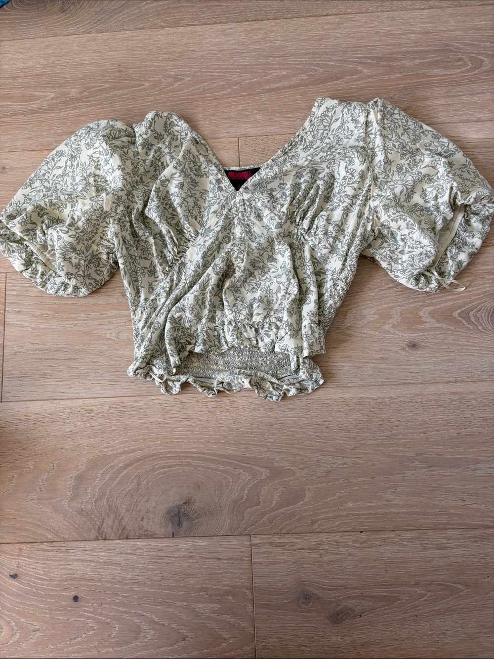 Floral Puff-Sleeve Smocked Crop Top in Cream and Olive